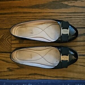 Black patent Vara flats